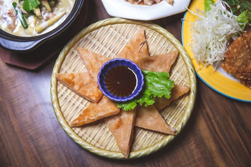 台北美食｜椰兄海派泰式創意料理Coco Brother慶城店～網路評價相當高人氣的泰式料理店，雙人套餐超實惠。活