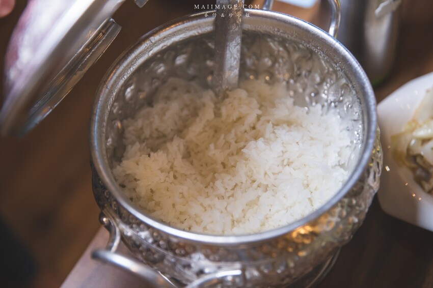 台北美食｜椰兄海派泰式創意料理Coco Brother慶城店～網路評價相當高人氣的泰式料理店，雙人套餐超實惠。活