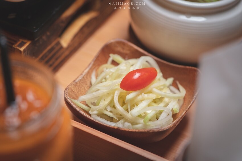 台北美食｜椰兄海派泰式創意料理Coco Brother慶城店～網路評價相當高人氣的泰式料理店，雙人套餐超實惠。活