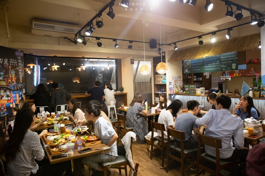 台北美食｜椰兄海派泰式創意料理Coco Brother慶城店～網路評價相當高人氣的泰式料理店，雙人套餐超實惠。活