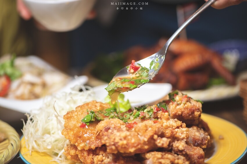 台北美食｜椰兄海派泰式創意料理Coco Brother慶城店～網路評價相當高人氣的泰式料理店，雙人套餐超實惠。活