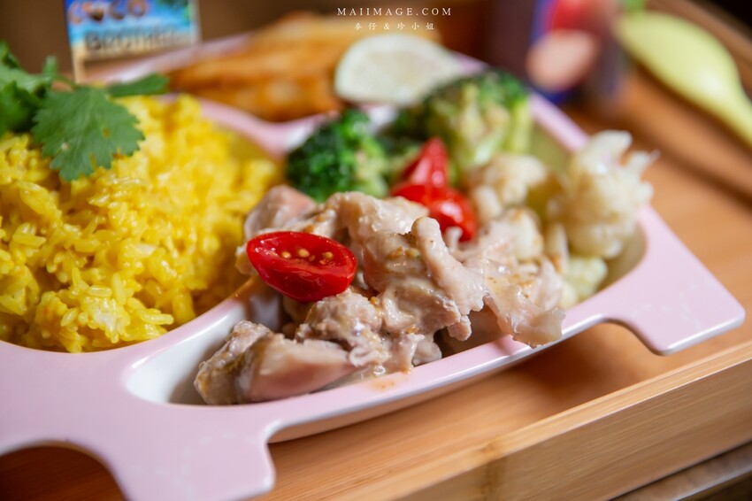 台北美食｜椰兄海派泰式創意料理Coco Brother慶城店～網路評價相當高人氣的泰式料理店，雙人套餐超實惠。活