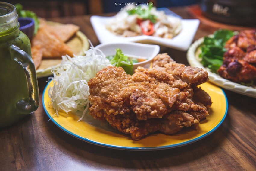 台北美食｜椰兄海派泰式創意料理Coco Brother慶城店～網路評價相當高人氣的泰式料理店，雙人套餐超實惠。活