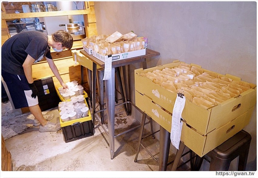 訂單滿到做不出來！老闆說～賣擱卡啊，來吃新推出的榴槤、鹹蛋霜淇淋！