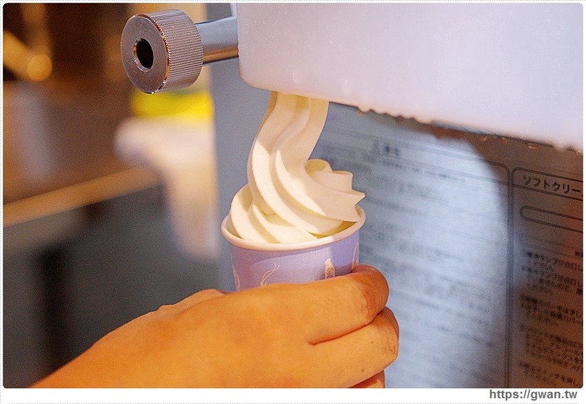 訂單滿到做不出來！老闆說～賣擱卡啊，來吃新推出的榴槤、鹹蛋霜淇淋！