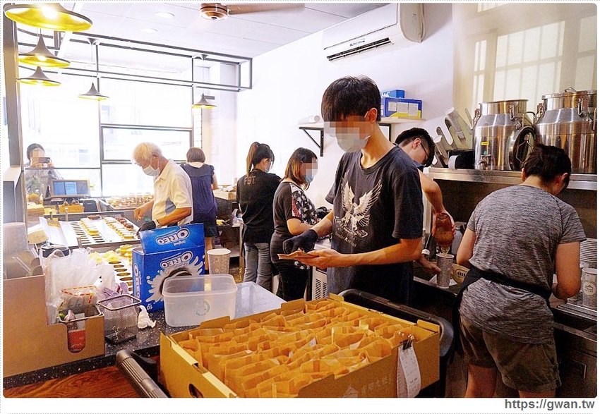 訂單滿到做不出來！老闆說～賣擱卡啊，來吃新推出的榴槤、鹹蛋霜淇淋！