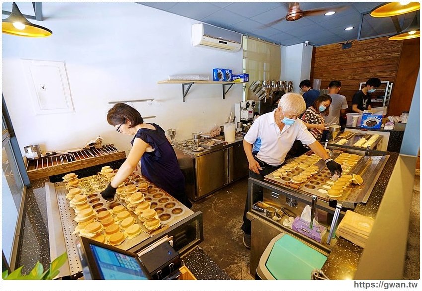 訂單滿到做不出來！老闆說～賣擱卡啊，來吃新推出的榴槤、鹹蛋霜淇淋！