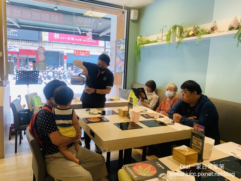 【桃園美食】大麻鍋物藝文店 吃鍋還可以解惑？桃園解惑火鍋店 全台首創魚漿 食材新鮮 裝潢美美 桃園藝文特區特色火鍋 壽星肉品半價（附停車資訊及詳細菜單價目表）