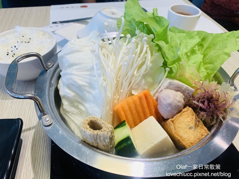 【桃園美食】大麻鍋物藝文店 吃鍋還可以解惑？桃園解惑火鍋店 全台首創魚漿 食材新鮮 裝潢美美 桃園藝文特區特色火鍋 壽星肉品半價（附停車資訊及詳細菜單價目表）