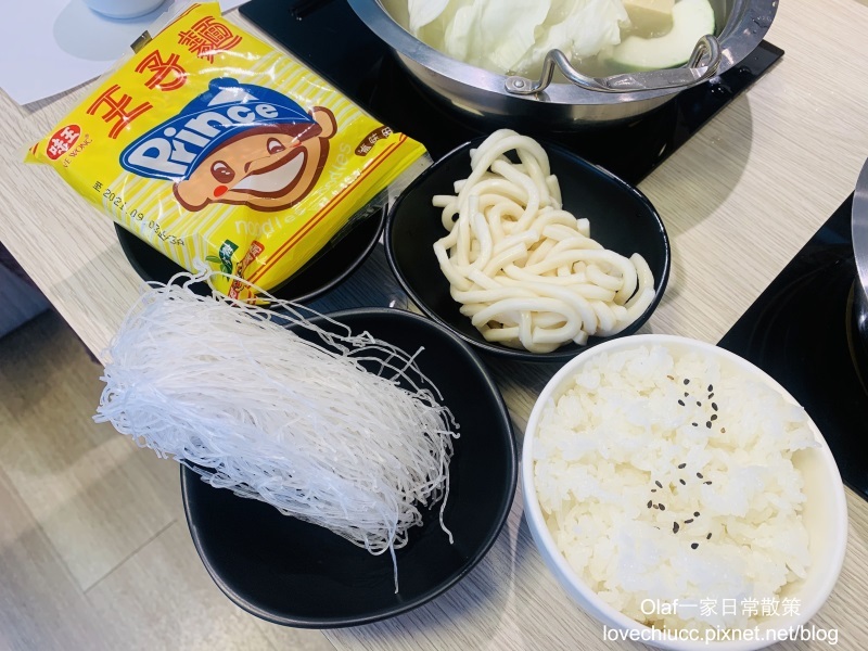 【桃園美食】大麻鍋物藝文店 吃鍋還可以解惑？桃園解惑火鍋店 全台首創魚漿 食材新鮮 裝潢美美 桃園藝文特區特色火鍋 壽星肉品半價（附停車資訊及詳細菜單價目表）