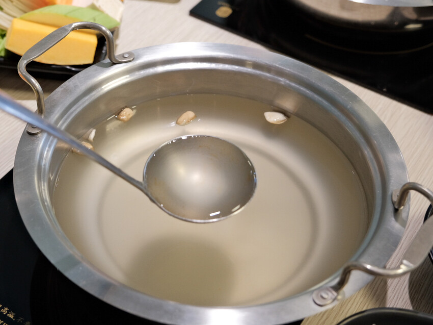 【桃園美食】Da Ma hot pot-解惑火鍋店～平價雙人商業午餐，海鮮肉品一次滿足～桃園藝文特區美食、桃園火鍋推薦