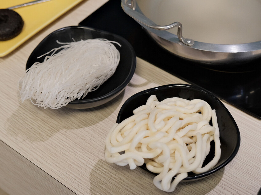 【桃園美食】Da Ma hot pot-解惑火鍋店～平價雙人商業午餐，海鮮肉品一次滿足～桃園藝文特區美食、桃園火鍋推薦