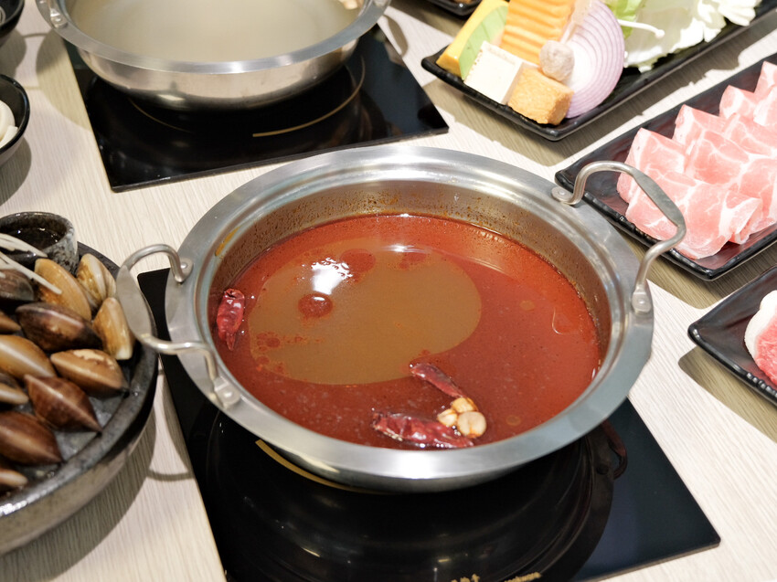 【桃園美食】Da Ma hot pot-解惑火鍋店～平價雙人商業午餐，海鮮肉品一次滿足～桃園藝文特區美食、桃園火鍋推薦