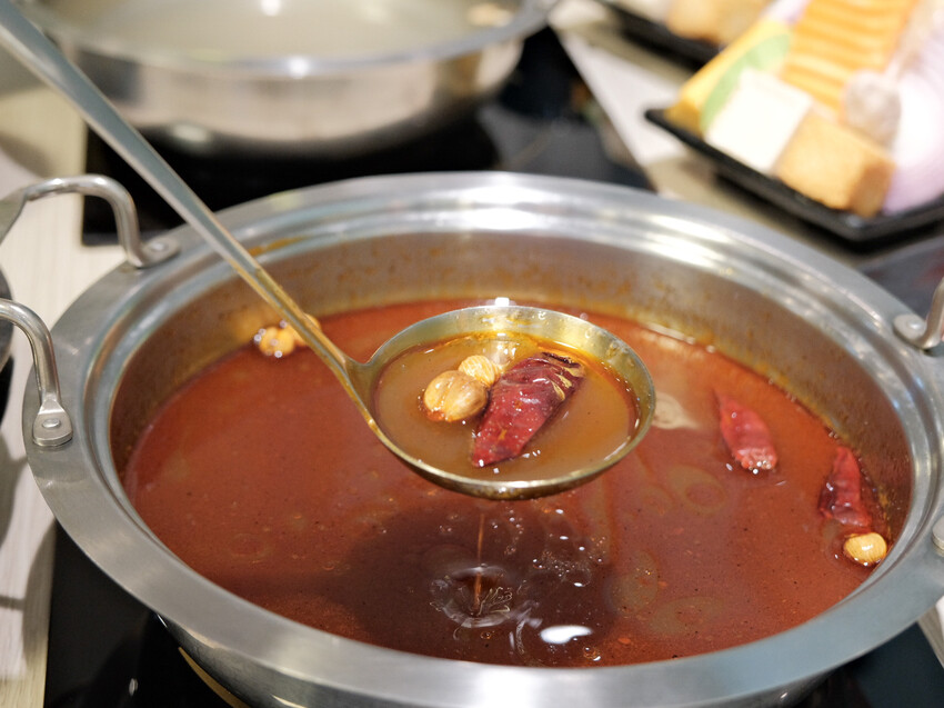 【桃園美食】Da Ma hot pot-解惑火鍋店～平價雙人商業午餐，海鮮肉品一次滿足～桃園藝文特區美食、桃園火鍋推薦