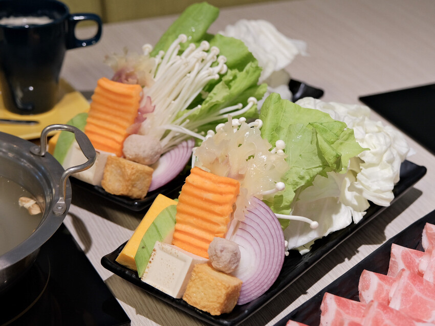 【桃園美食】Da Ma hot pot-解惑火鍋店～平價雙人商業午餐，海鮮肉品一次滿足～桃園藝文特區美食、桃園火鍋推薦