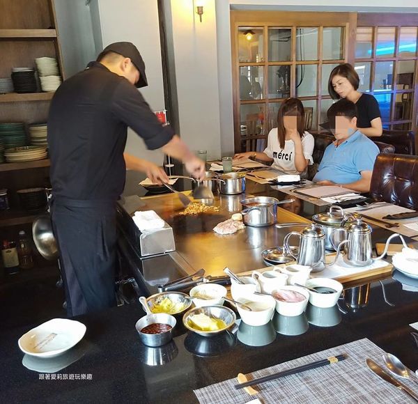 46452353_257010128300201_378779625465053184_n