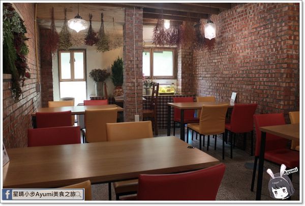 貓言貓語雪花冰下午茶：[食記]►台南北區◄貓言貓語雪花冰下午茶/點草莓雙人套餐還送草莓泡芙/本月打卡就送貓咪蛋糕/超人氣店貓陪你玩