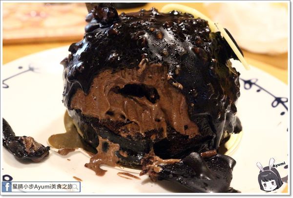 貓言貓語雪花冰下午茶：[食記]►台南北區◄貓言貓語雪花冰下午茶/點草莓雙人套餐還送草莓泡芙/本月打卡就送貓咪蛋糕/超人氣店貓陪你玩