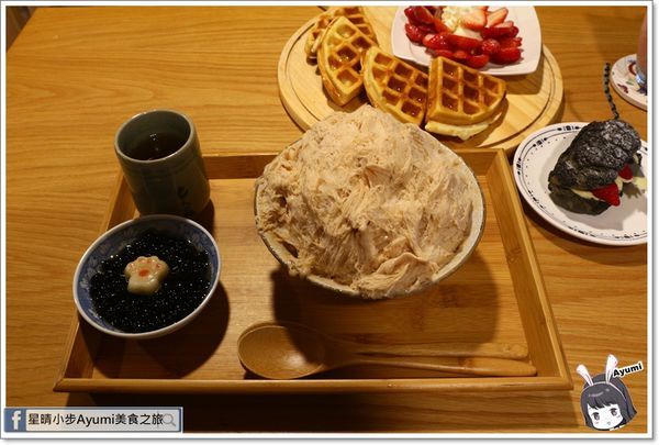 貓言貓語雪花冰下午茶：[食記]►台南北區◄貓言貓語雪花冰下午茶/點草莓雙人套餐還送草莓泡芙/本月打卡就送貓咪蛋糕/超人氣店貓陪你玩