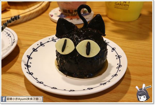 貓言貓語雪花冰下午茶：[食記]►台南北區◄貓言貓語雪花冰下午茶/點草莓雙人套餐還送草莓泡芙/本月打卡就送貓咪蛋糕/超人氣店貓陪你玩