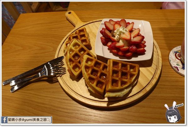 貓言貓語雪花冰下午茶：[食記]►台南北區◄貓言貓語雪花冰下午茶/點草莓雙人套餐還送草莓泡芙/本月打卡就送貓咪蛋糕/超人氣店貓陪你玩