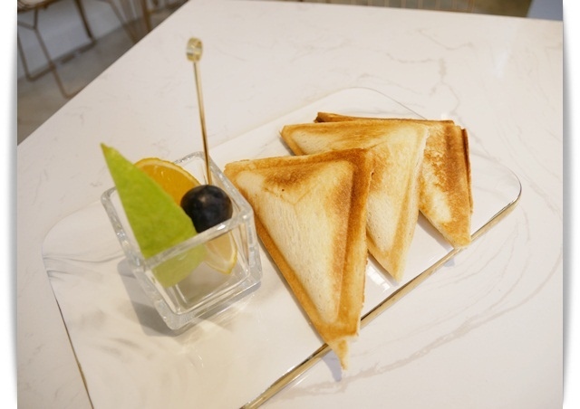 「Candit康荻新食」好韓系的手搖飲料店,迷你球池好可愛 ♡