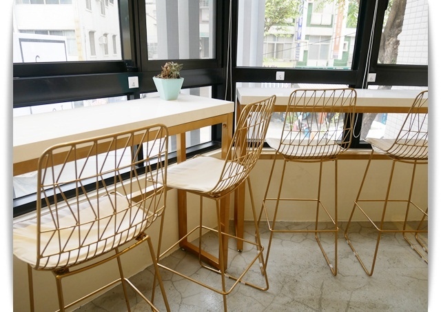 「Candit康荻新食」好韓系的手搖飲料店,迷你球池好可愛 ♡