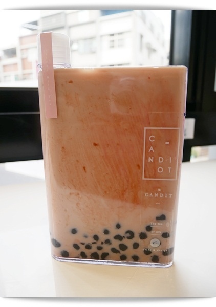 「Candit康荻新食」好韓系的手搖飲料店,迷你球池好可愛 ♡