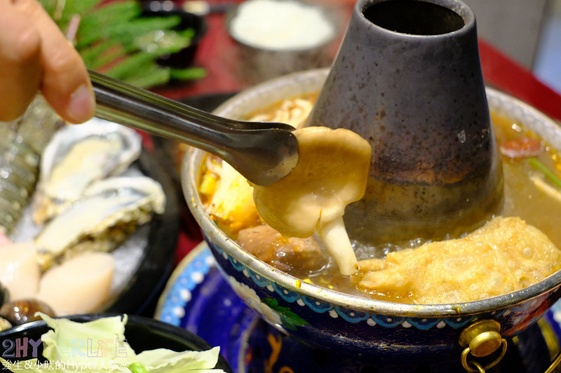 勤美誠品美食,台中好吃,台中火鍋,台中美食,台中酸菜白肉鍋,台中麻辣鍋,小瀋陽 向上店,小瀋陽小火鍋,小瀋陽碳火小火鍋,景泰藍鍋,草悟道美食 @強生與小吠的Hyper人蔘~