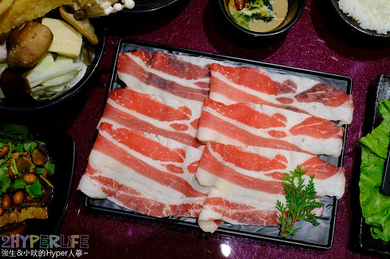 勤美誠品美食,台中好吃,台中火鍋,台中美食,台中酸菜白肉鍋,台中麻辣鍋,小瀋陽 向上店,小瀋陽小火鍋,小瀋陽碳火小火鍋,景泰藍鍋,草悟道美食 @強生與小吠的Hyper人蔘~