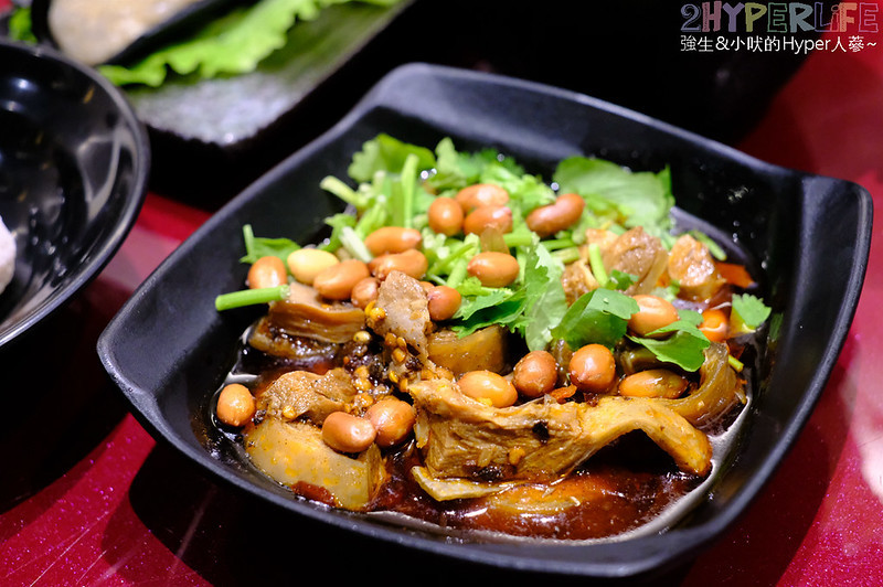 勤美誠品美食,台中好吃,台中火鍋,台中美食,台中酸菜白肉鍋,台中麻辣鍋,小瀋陽 向上店,小瀋陽小火鍋,小瀋陽碳火小火鍋,景泰藍鍋,草悟道美食 @強生與小吠的Hyper人蔘~