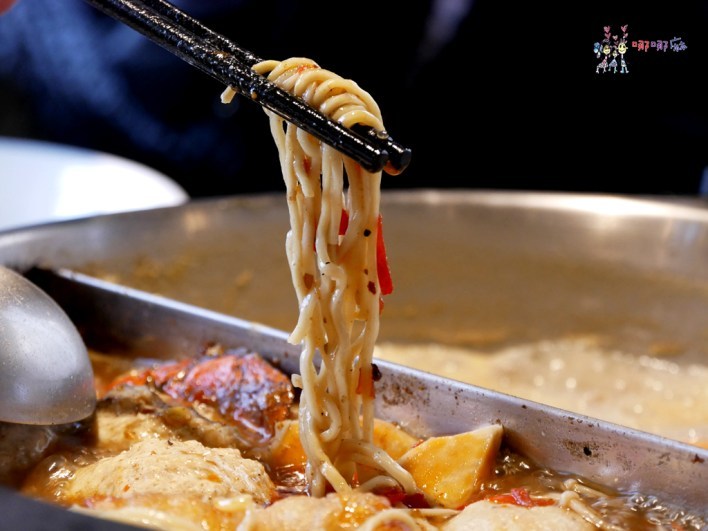 桃園美食,桃園火鍋,火鍋推薦,叩启堂,雞煲蟹,團體聚餐,家庭聚餐,約會,吃火鍋