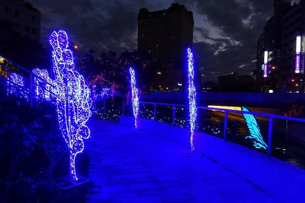 台中柳川水中耶誕樹 (12).jpg 台中柳川水中耶誕樹 (12).jpg