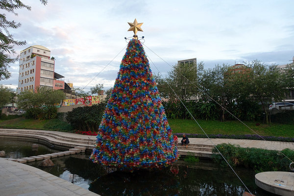 台中柳川水中耶誕樹 (5).jpg 台中柳川水中耶誕樹 (5).jpg