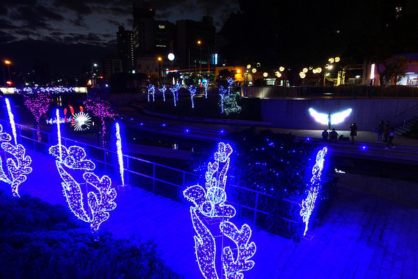 台中柳川水中耶誕樹 (24).jpg 台中柳川水中耶誕樹 (24).jpg