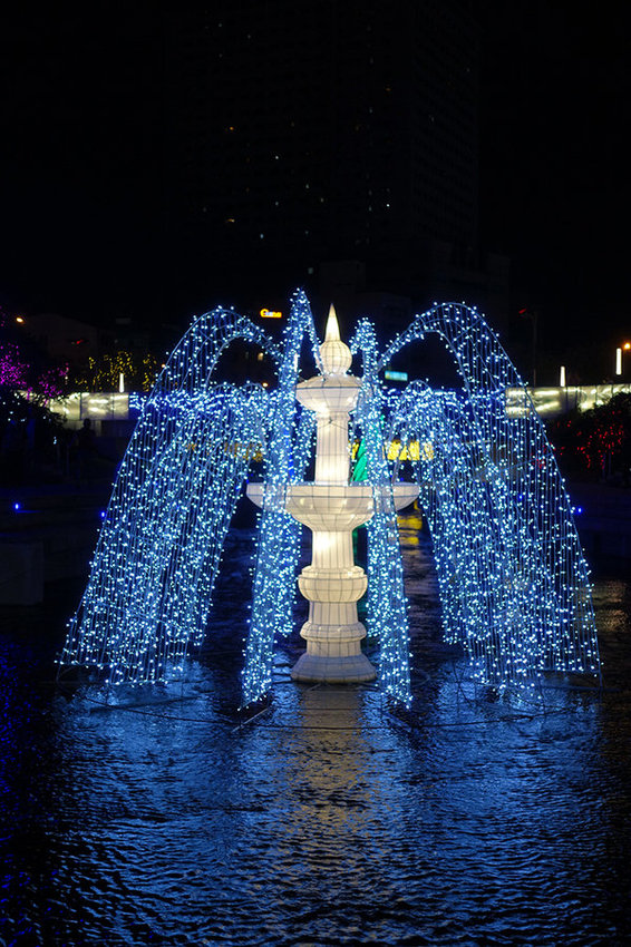 台中柳川水中耶誕樹 (14).jpg 台中柳川水中耶誕樹 (14).jpg