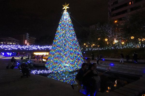 台中柳川水中耶誕樹 (28).jpg 台中柳川水中耶誕樹 (28).jpg