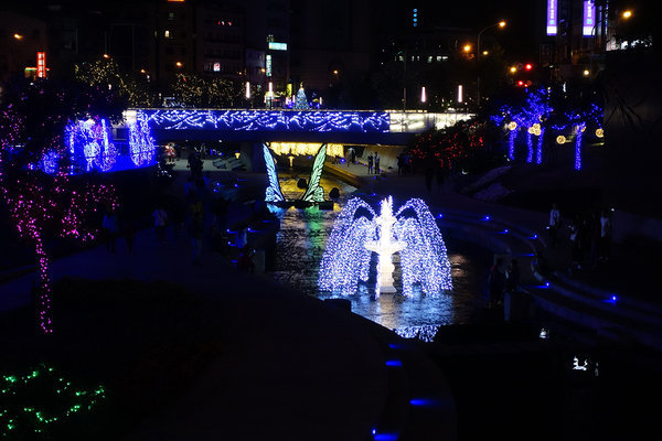 台中柳川水中耶誕樹 (13).jpg 台中柳川水中耶誕樹 (13).jpg