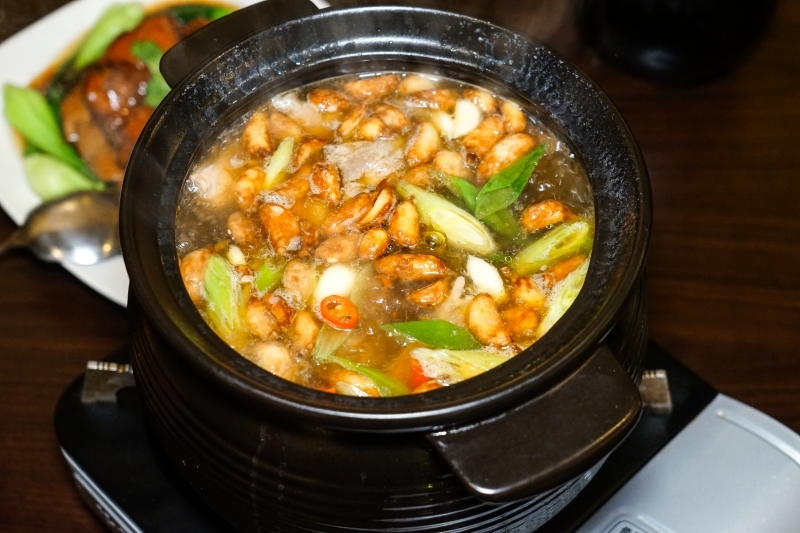 跳躍的宅男 - [花蓮美食]環境優質氣氛好 熱炒美味價格平實 朋友聚會餐廳推薦 蒜頭剝皮辣椒雞湯暖呼呼登場-NO.8育樂新村美食熱炒