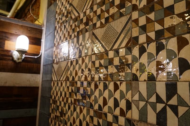 跳躍的宅男 - [花蓮美食]環境優質氣氛好 熱炒美味價格平實 朋友聚會餐廳推薦 蒜頭剝皮辣椒雞湯暖呼呼登場-NO.8育樂新村美食熱炒