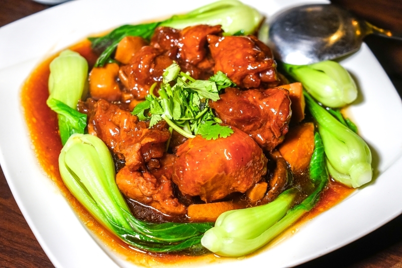 跳躍的宅男 - [花蓮美食]環境優質氣氛好 熱炒美味價格平實 朋友聚會餐廳推薦 蒜頭剝皮辣椒雞湯暖呼呼登場-NO.8育樂新村美食熱炒