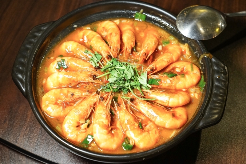 跳躍的宅男 - [花蓮美食]環境優質氣氛好 熱炒美味價格平實 朋友聚會餐廳推薦 蒜頭剝皮辣椒雞湯暖呼呼登場-NO.8育樂新村美食熱炒