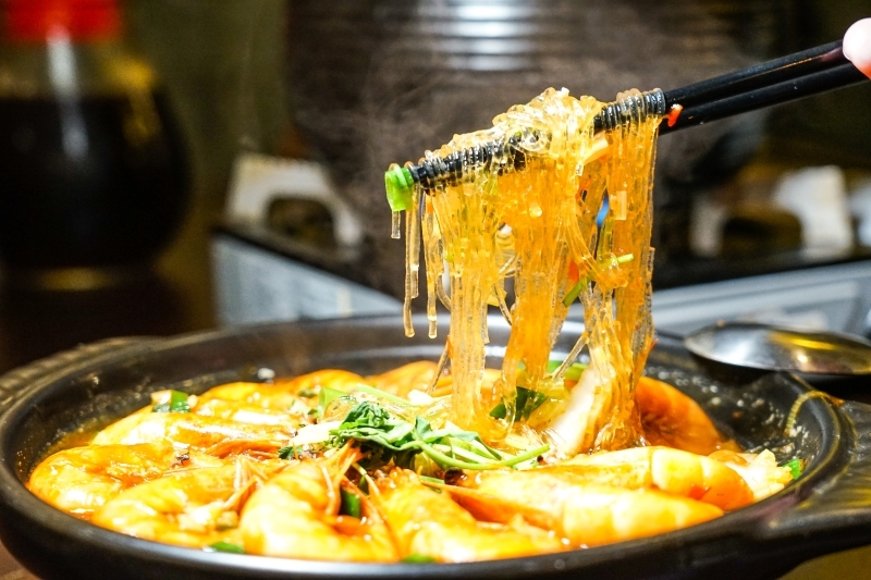 跳躍的宅男 - [花蓮美食]環境優質氣氛好 熱炒美味價格平實 朋友聚會餐廳推薦 蒜頭剝皮辣椒雞湯暖呼呼登場-NO.8育樂新村美食熱炒