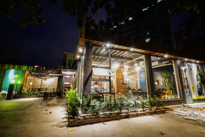 跳躍的宅男 - [花蓮美食]環境優質氣氛好 熱炒美味價格平實 朋友聚會餐廳推薦 蒜頭剝皮辣椒雞湯暖呼呼登場-NO.8育樂新村美食熱炒