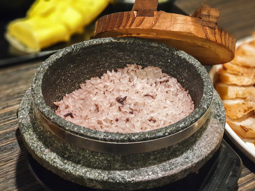 高雄美食||玉豆腐韓國家庭料理 家樂福愛河店-不只有豆腐煲，韓式炸雞搭配熔岩起司也是罪惡十足 ||三民區、韓式料理