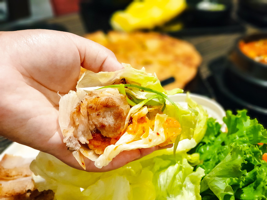 高雄美食||玉豆腐韓國家庭料理 家樂福愛河店-不只有豆腐煲，韓式炸雞搭配熔岩起司也是罪惡十足 ||三民區、韓式料理