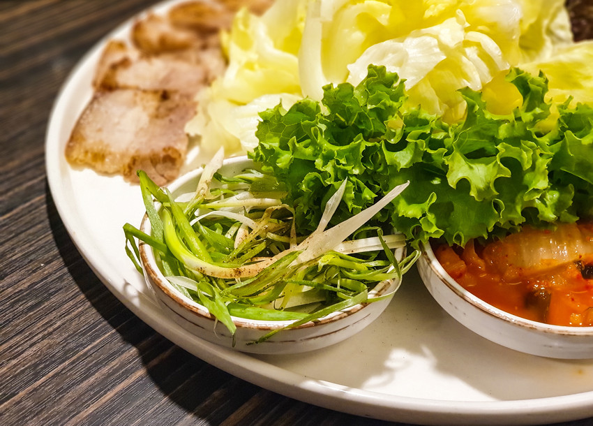 高雄美食||玉豆腐韓國家庭料理 家樂福愛河店-不只有豆腐煲，韓式炸雞搭配熔岩起司也是罪惡十足 ||三民區、韓式料理