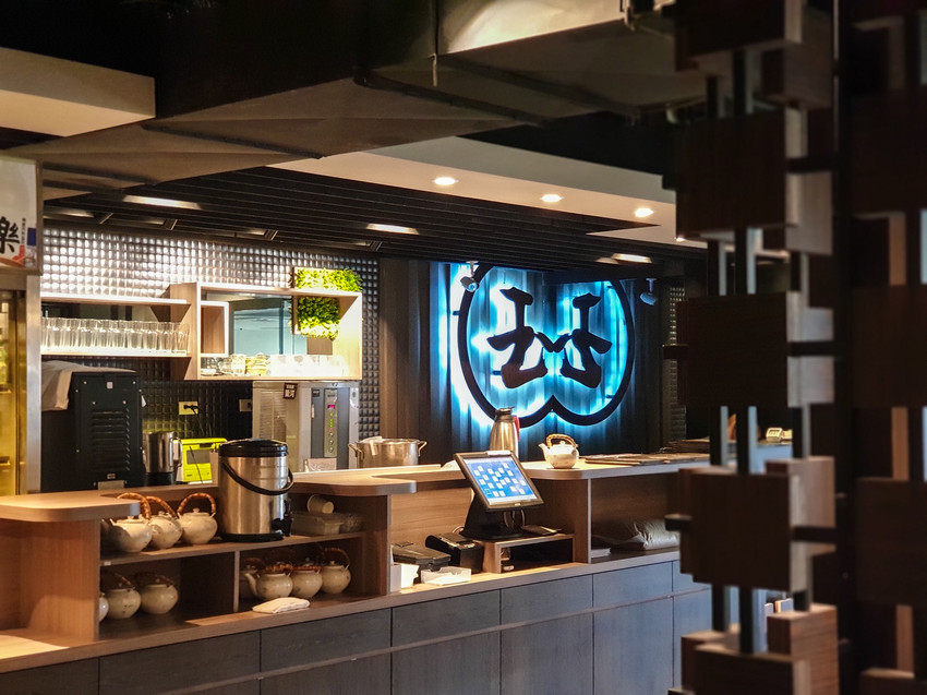 高雄美食||玉豆腐韓國家庭料理 家樂福愛河店-不只有豆腐煲，韓式炸雞搭配熔岩起司也是罪惡十足 ||三民區、韓式料理