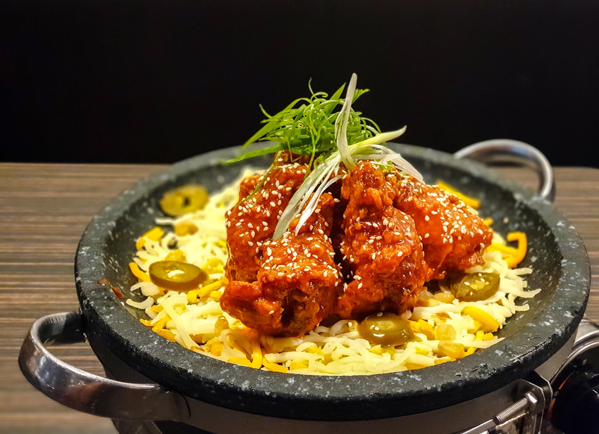 高雄美食||玉豆腐韓國家庭料理 家樂福愛河店-不只有豆腐煲，韓式炸雞搭配熔岩起司也是罪惡十足 ||三民區、韓式料理