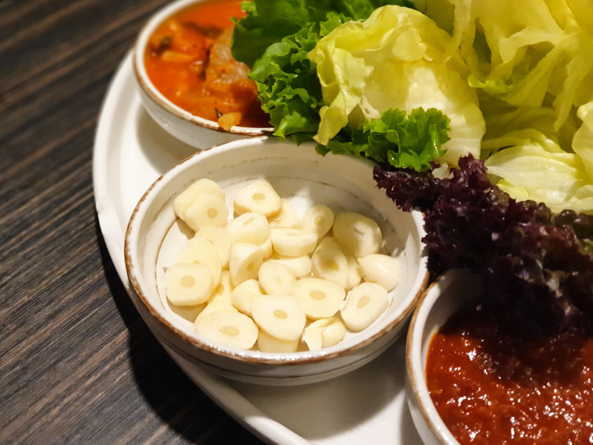 高雄美食||玉豆腐韓國家庭料理 家樂福愛河店-不只有豆腐煲，韓式炸雞搭配熔岩起司也是罪惡十足 ||三民區、韓式料理